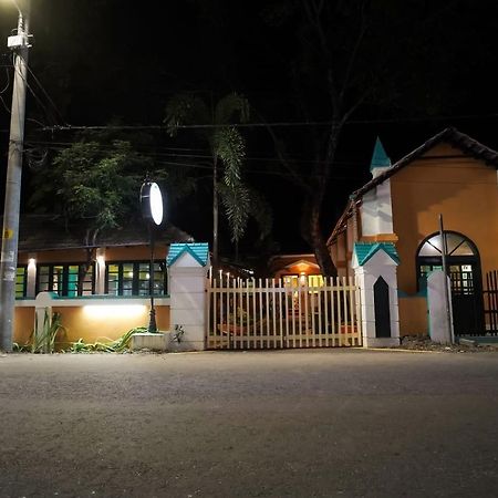 לינה וארוחת בוקר Kochi Elphinstone Residency מראה חיצוני תמונה