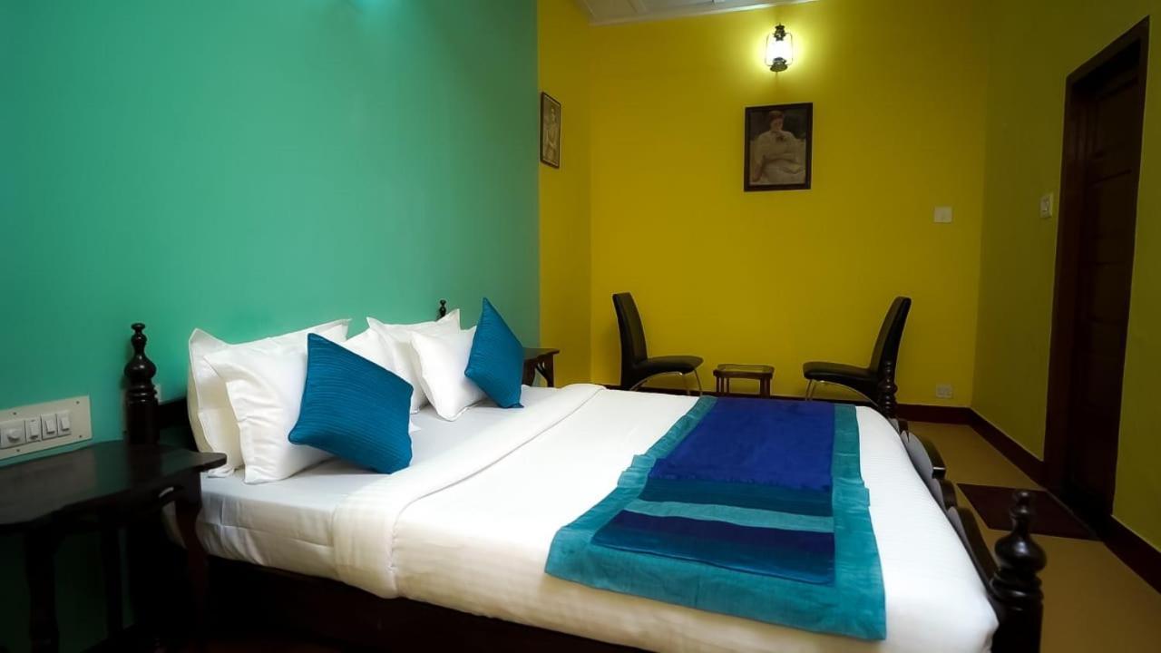 לינה וארוחת בוקר Kochi Elphinstone Residency מראה חיצוני תמונה