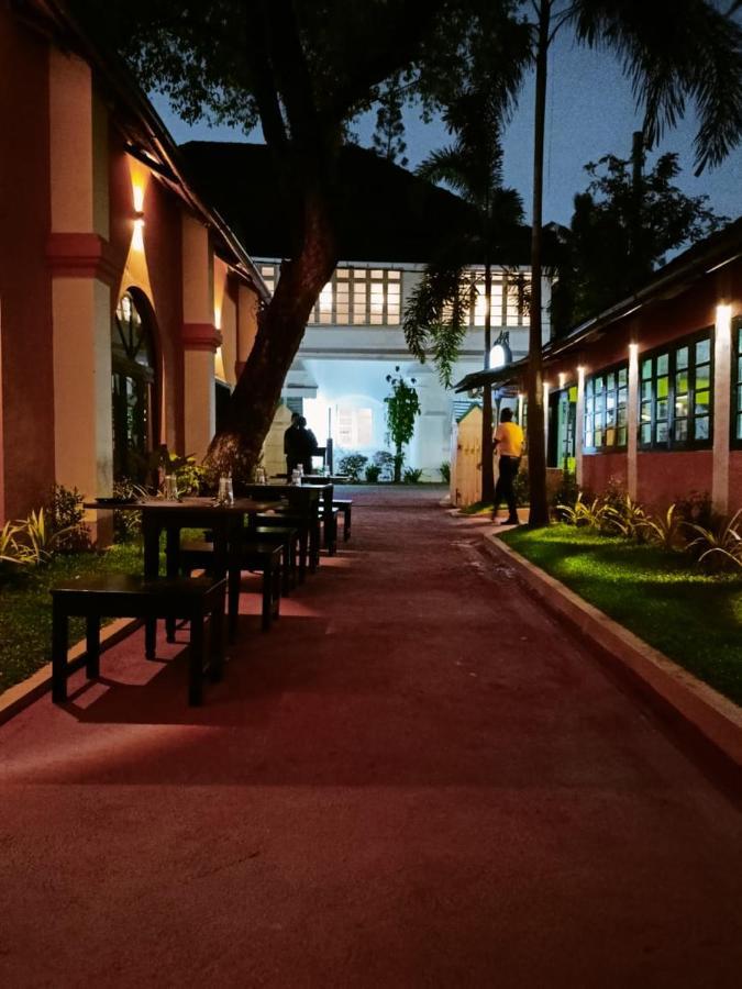 לינה וארוחת בוקר Kochi Elphinstone Residency מראה חיצוני תמונה