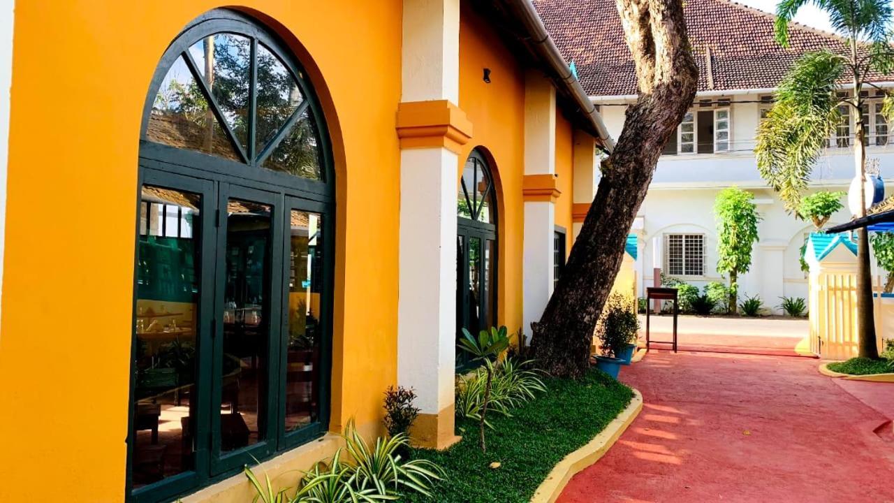 לינה וארוחת בוקר Kochi Elphinstone Residency מראה חיצוני תמונה