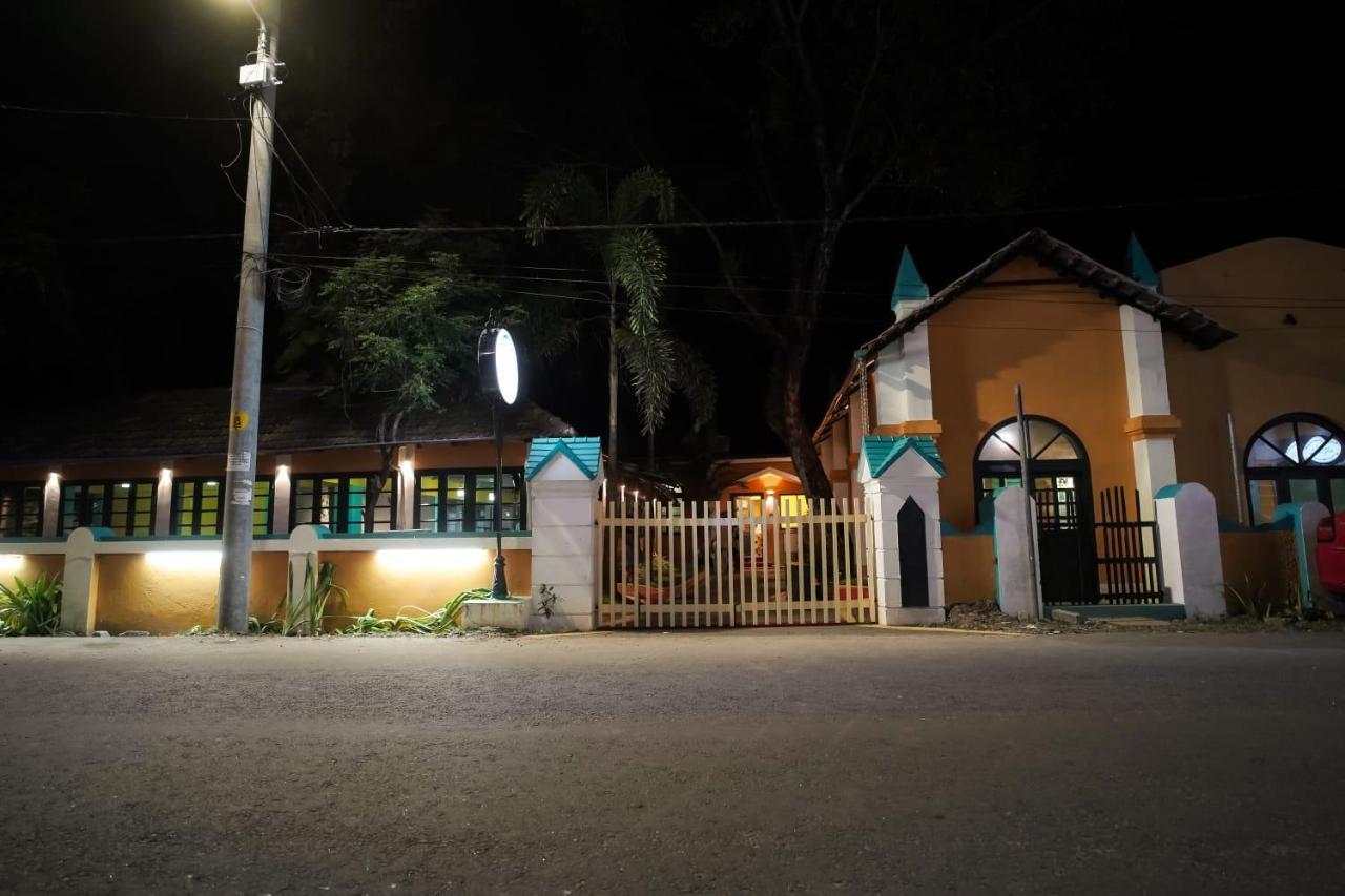 לינה וארוחת בוקר Kochi Elphinstone Residency מראה חיצוני תמונה