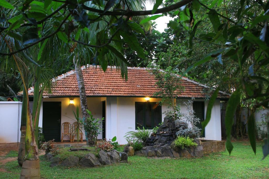 לינה וארוחת בוקר Kochi Elphinstone Residency מראה חיצוני תמונה