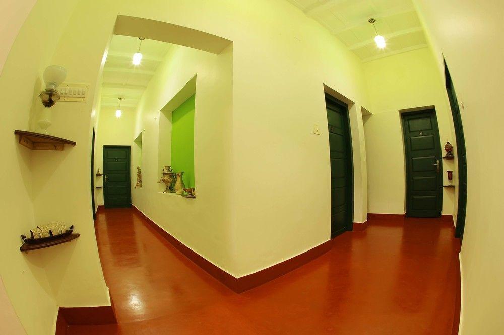 לינה וארוחת בוקר Kochi Elphinstone Residency מראה חיצוני תמונה