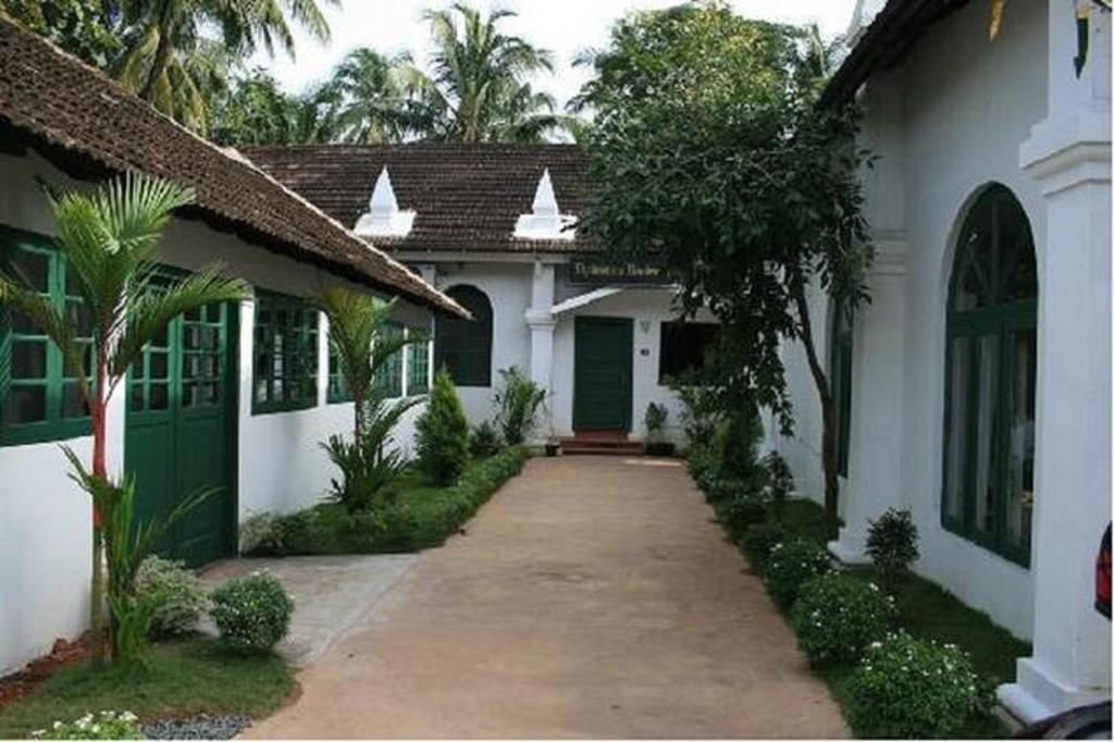 לינה וארוחת בוקר Kochi Elphinstone Residency מראה חיצוני תמונה