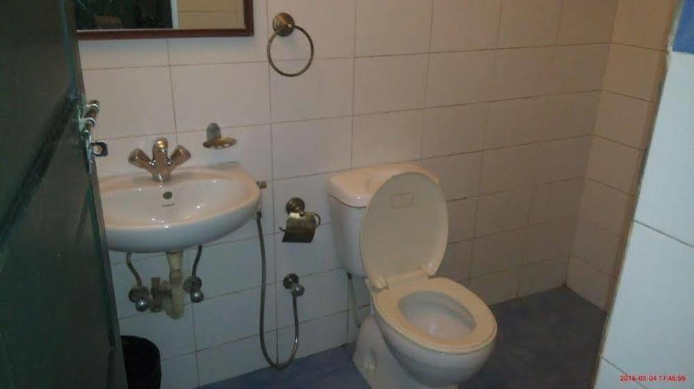 לינה וארוחת בוקר Kochi Elphinstone Residency מראה חיצוני תמונה