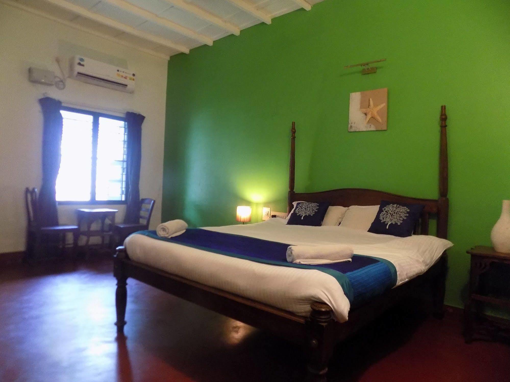 לינה וארוחת בוקר Kochi Elphinstone Residency מראה חיצוני תמונה