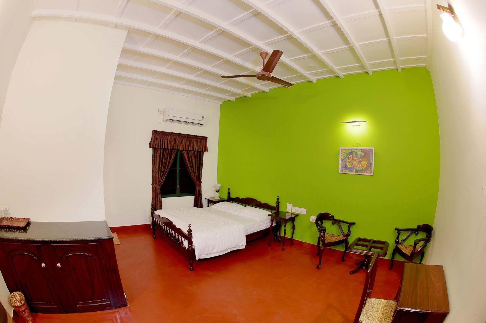 לינה וארוחת בוקר Kochi Elphinstone Residency מראה חיצוני תמונה