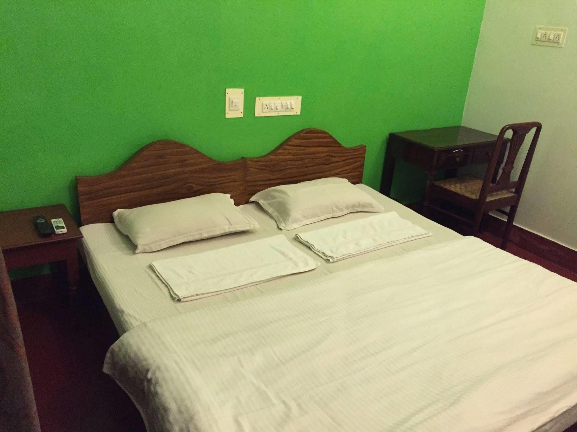 לינה וארוחת בוקר Kochi Elphinstone Residency מראה חיצוני תמונה