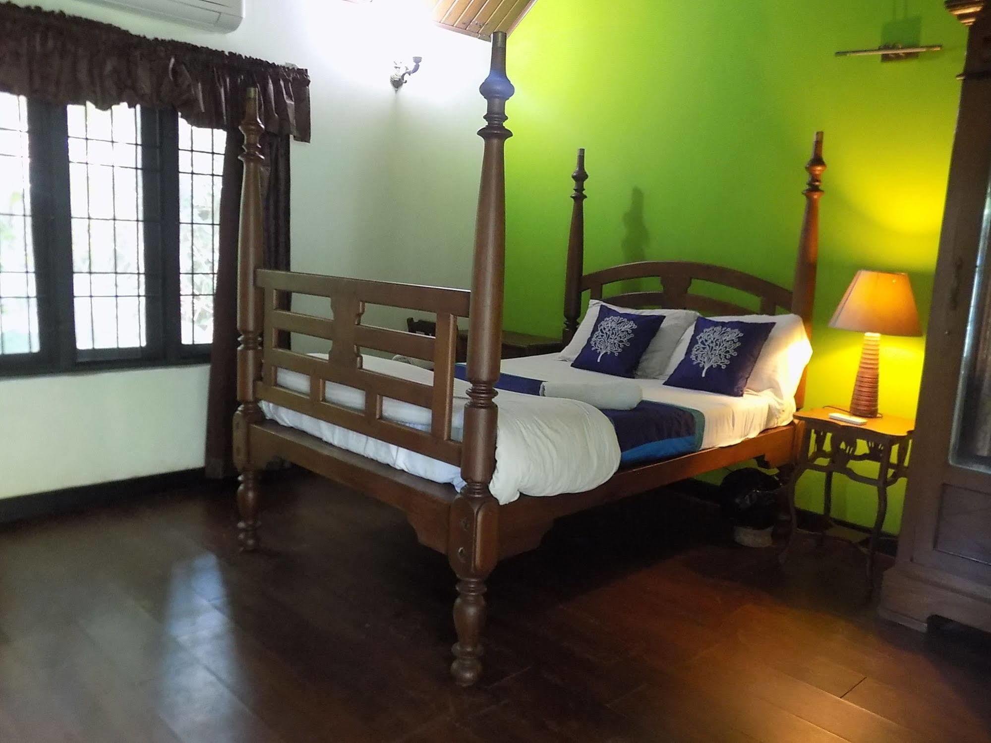לינה וארוחת בוקר Kochi Elphinstone Residency מראה חיצוני תמונה