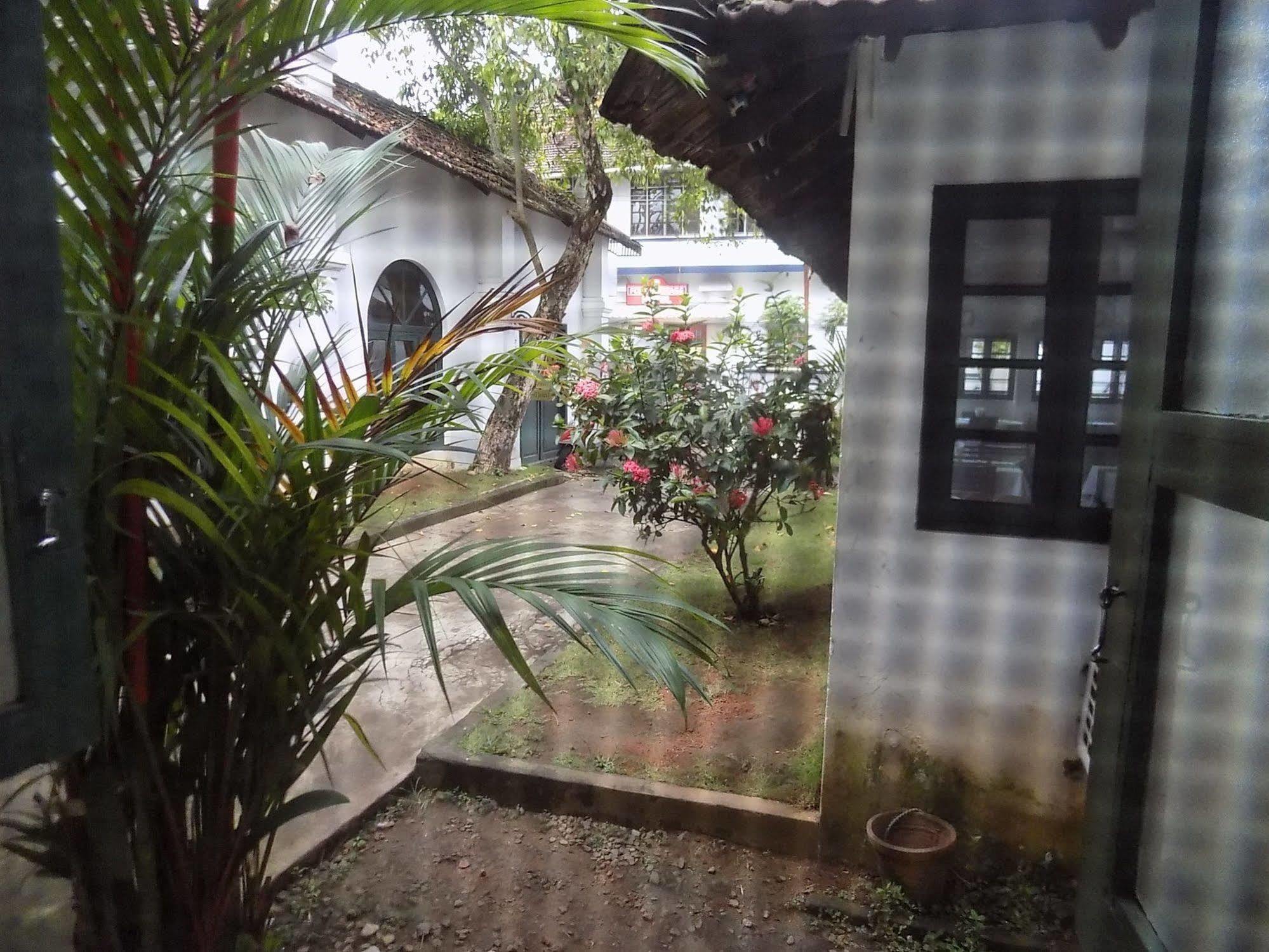 לינה וארוחת בוקר Kochi Elphinstone Residency מראה חיצוני תמונה